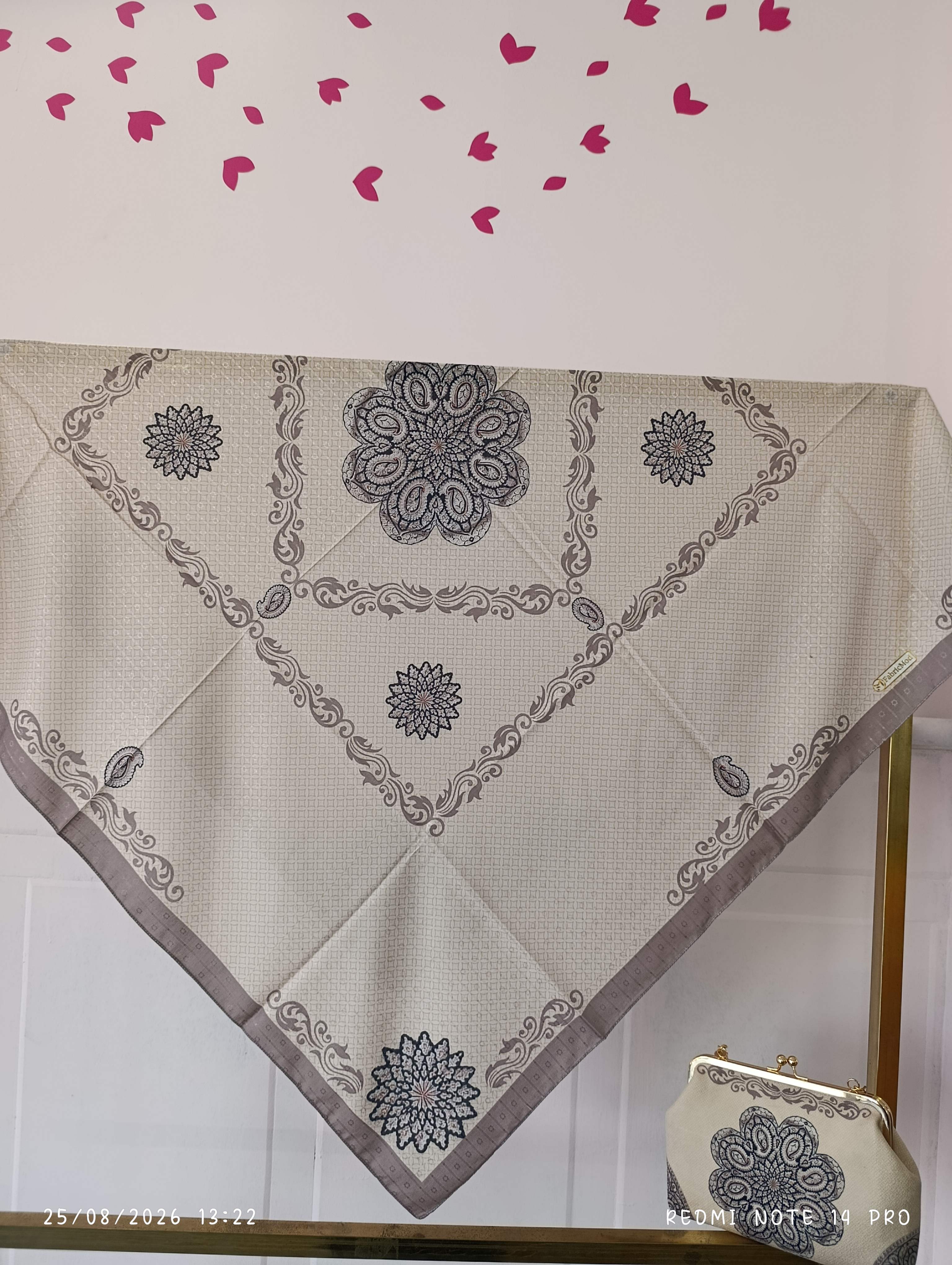 کیف و روسری